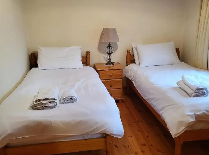 Townhouse 2 Barrow Lane 度假居 *